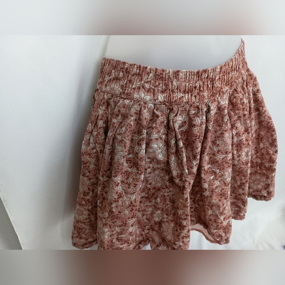 2/$30 AMERICAN EAGLE Pink And White Floral Skirt (#69) - Picture 6 of 8